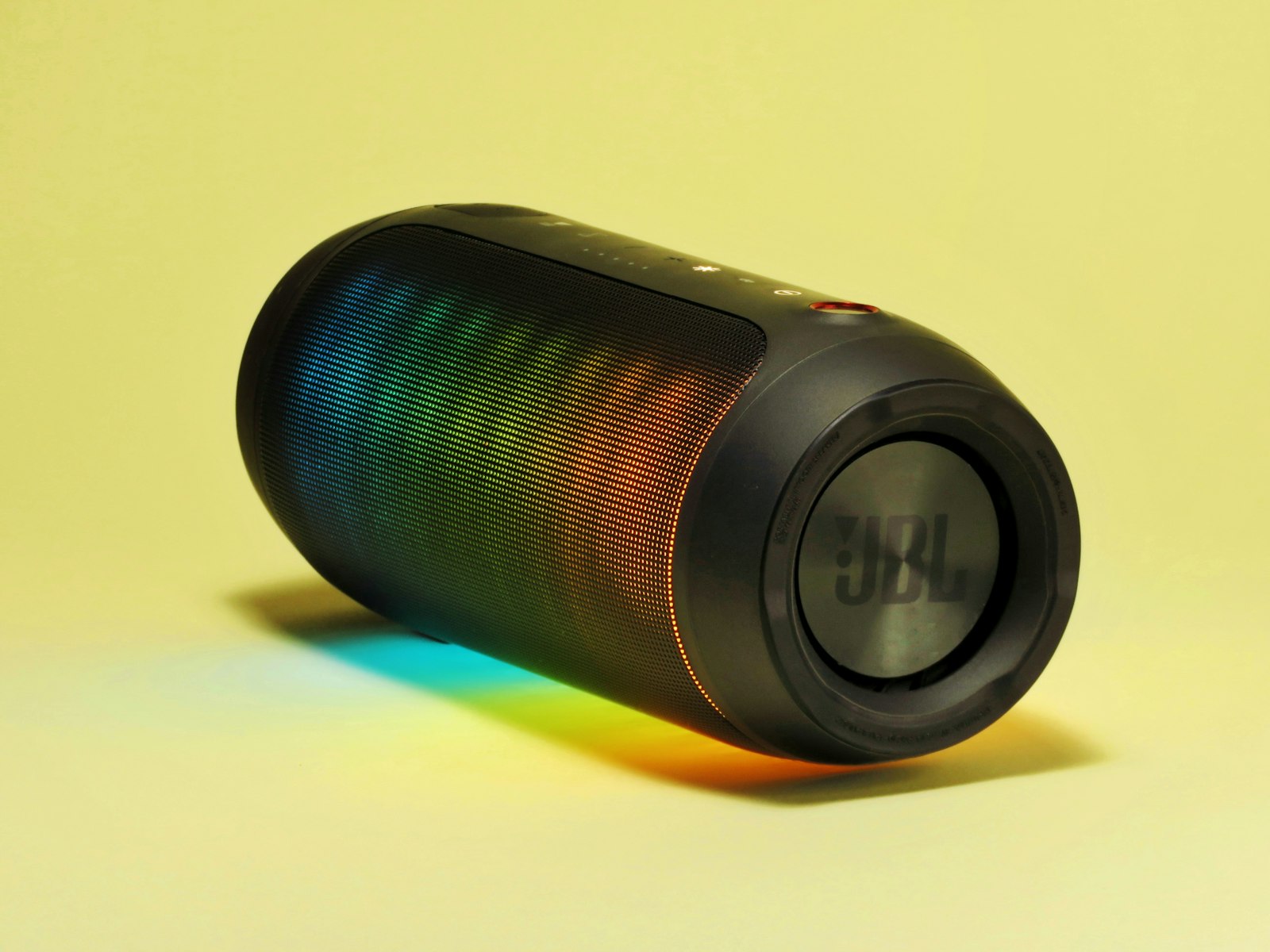 Портативная Bluetooth-колонка с цветной LED-подсветкой — JBL Pulse 6
