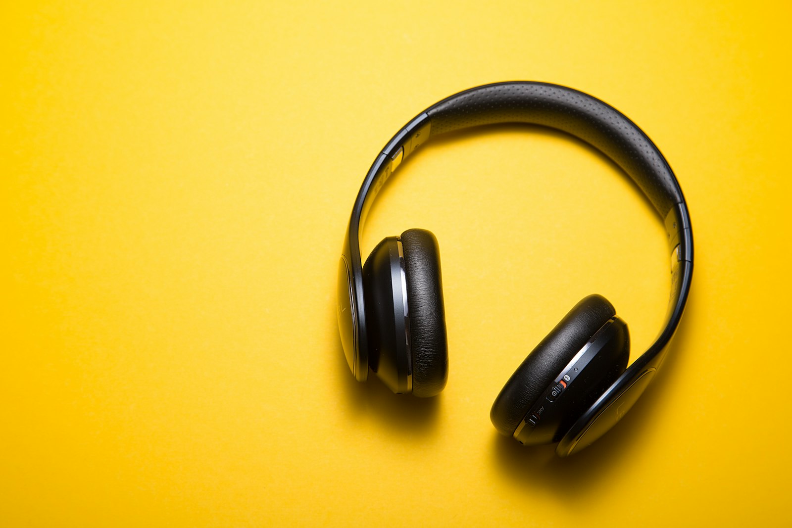Redmi Headphones Neo: полноразмерные наушники за $50