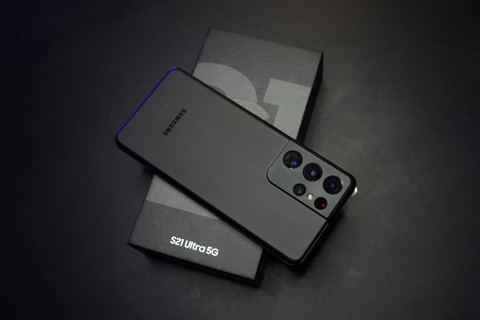 Тройной модуль камеры OPPO Find X10 Pro Max — три объектива 200 МП Hasselblad