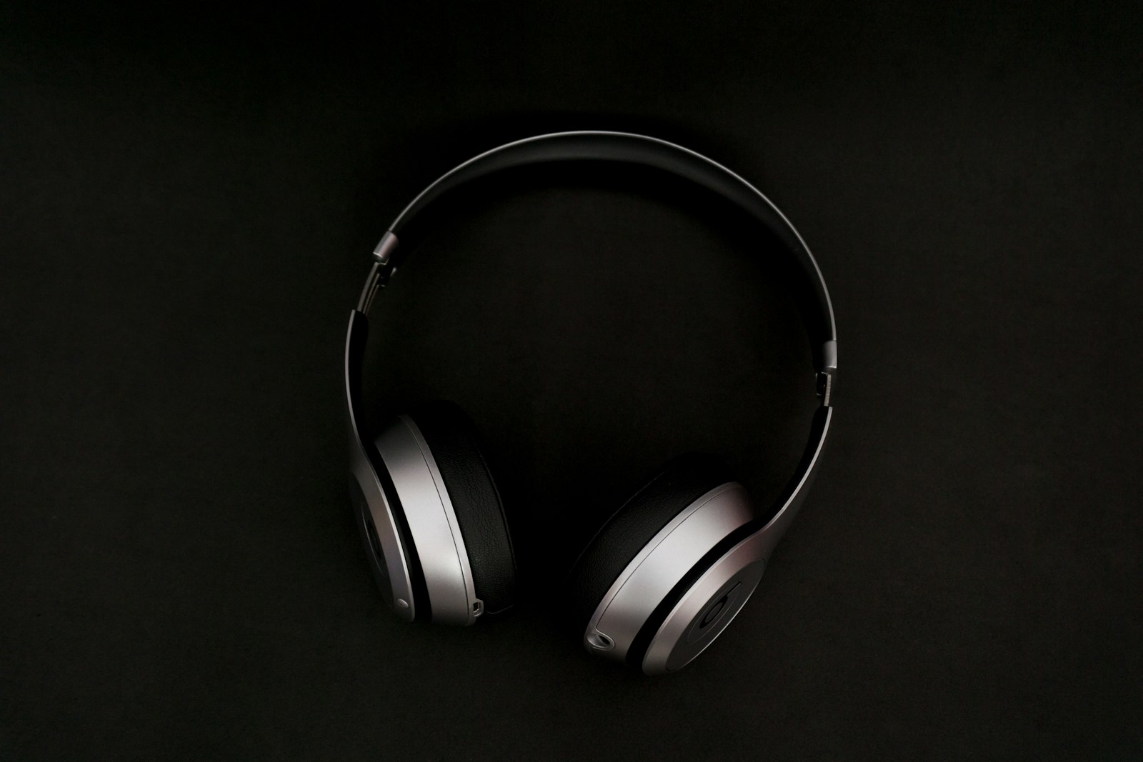 Накладные ANC-наушники Beyerdynamic Aventho Y — съёмная батарея, 90 часов, IFA 2026