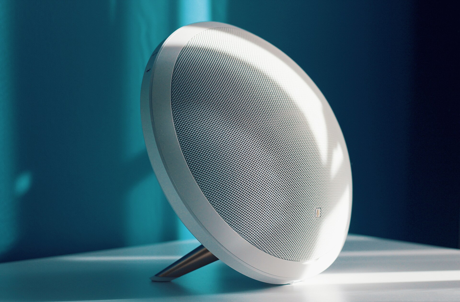Портативная Bluetooth-колонка крупным планом