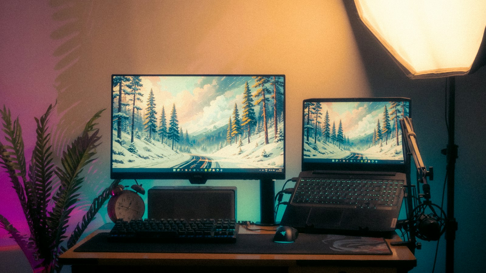 Два монитора на рабочем столе — сравнение разрешения 4K и QHD